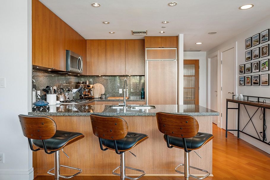 203 628 Kinghorne Mews Vancouver, BC - 11