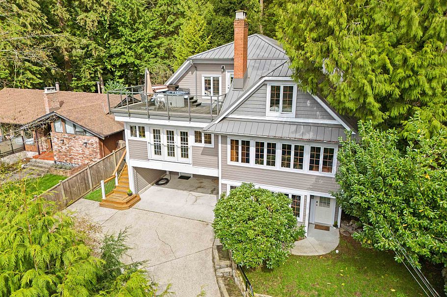 4622 Cove Cliff Road North Vancouver, BC - 1