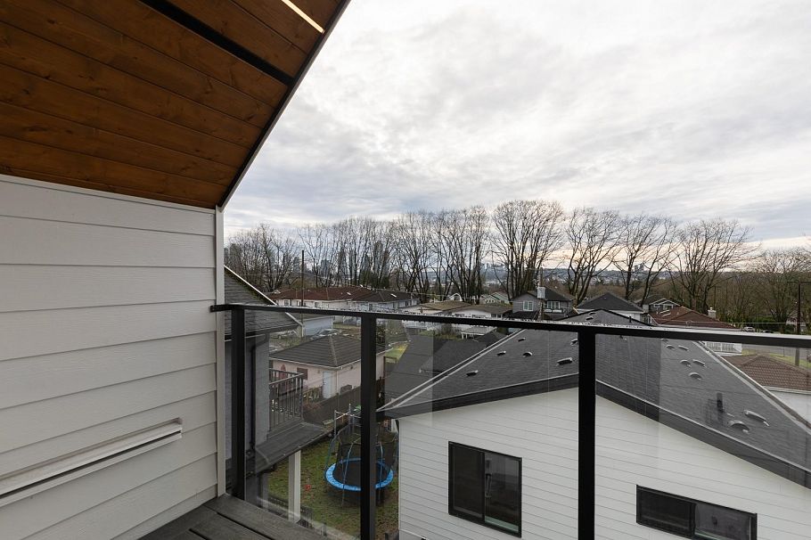 2 3508 E Pender Street Vancouver, BC - 24