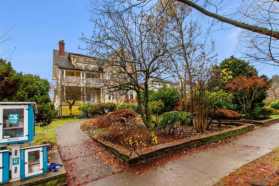 2770 Cambridge Street Vancouver, BC - 1