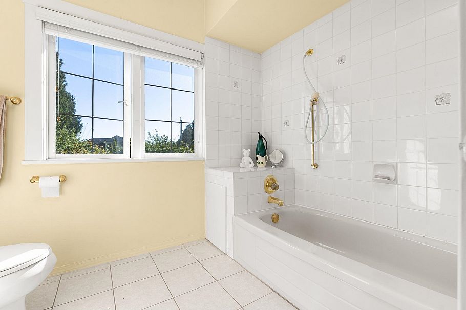 1537 W 40th Avenue Vancouver, BC - 34