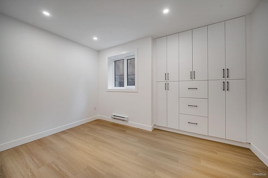 973 Adderley Street North Vancouver, BC - 25