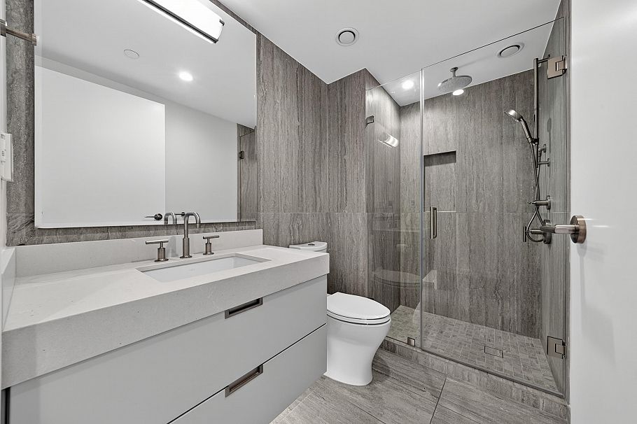 2403 1335 Howe Street Vancouver, BC - 24