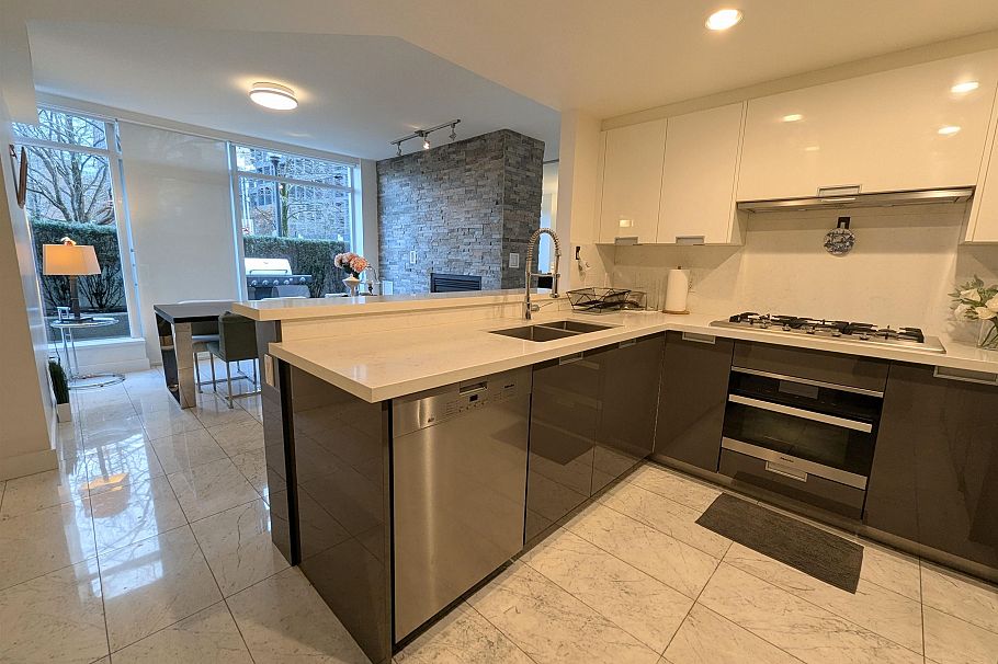 1211 W Cordova Vancouver, BC - 5