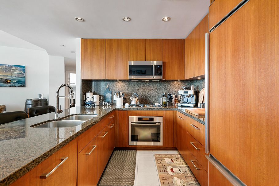 203 628 Kinghorne Mews Vancouver, BC - 12