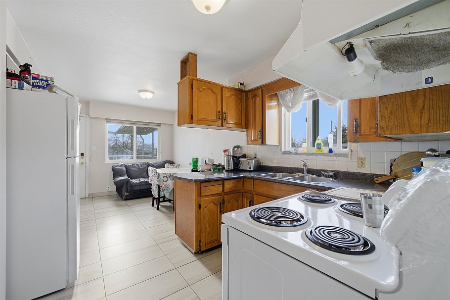 154 E 64th Avenue Vancouver, BC - 6