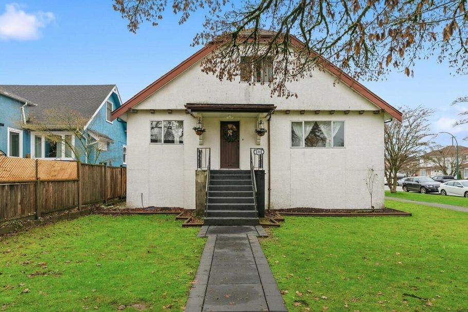 1311 Kamloops Street Vancouver, BC - 2