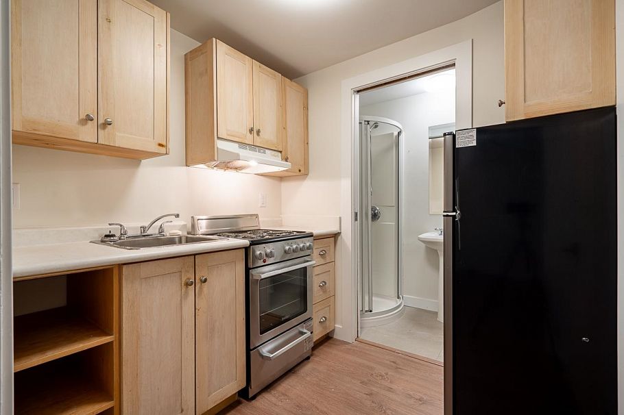 2266 Swinburne Avenue North Vancouver, BC - 32