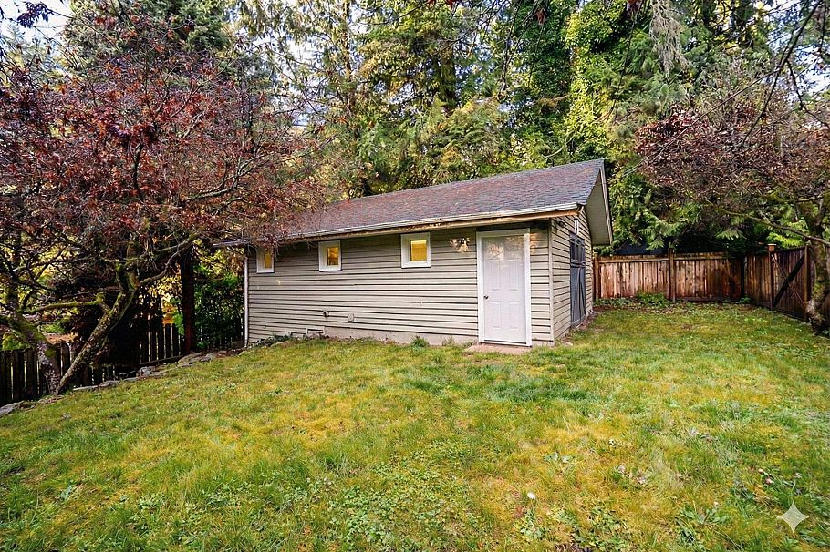 2266 Swinburne Avenue North Vancouver, BC - 36