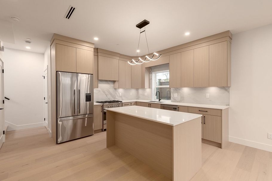 1 3506 E Pender Street Vancouver, BC - 8