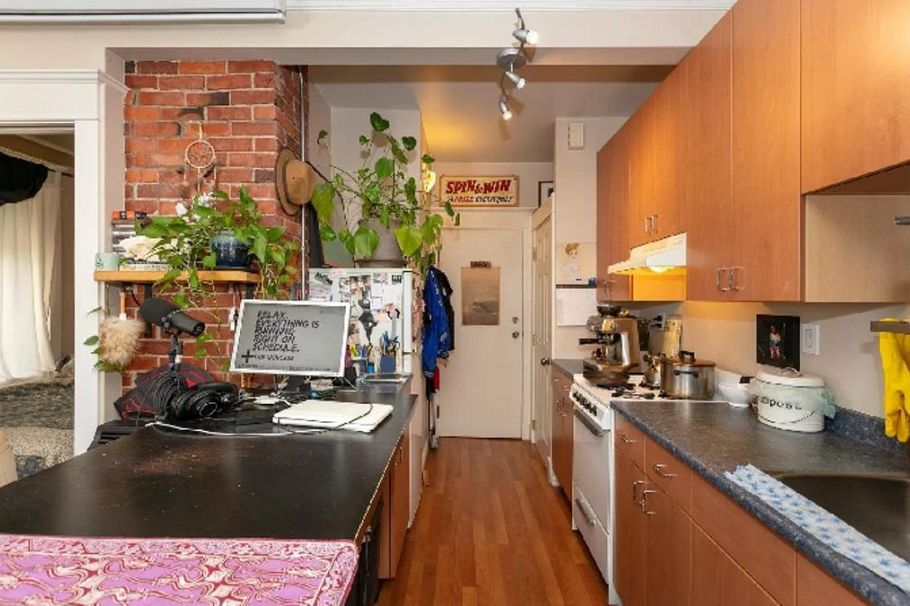 2822 Victoria Drive Vancouver, BC - 4