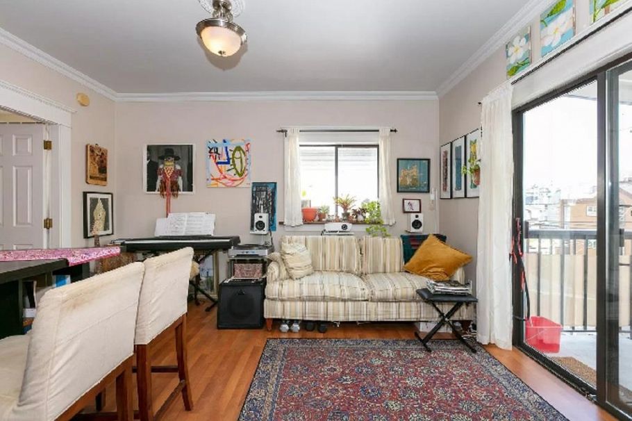 2822 Victoria Drive Vancouver, BC - 3