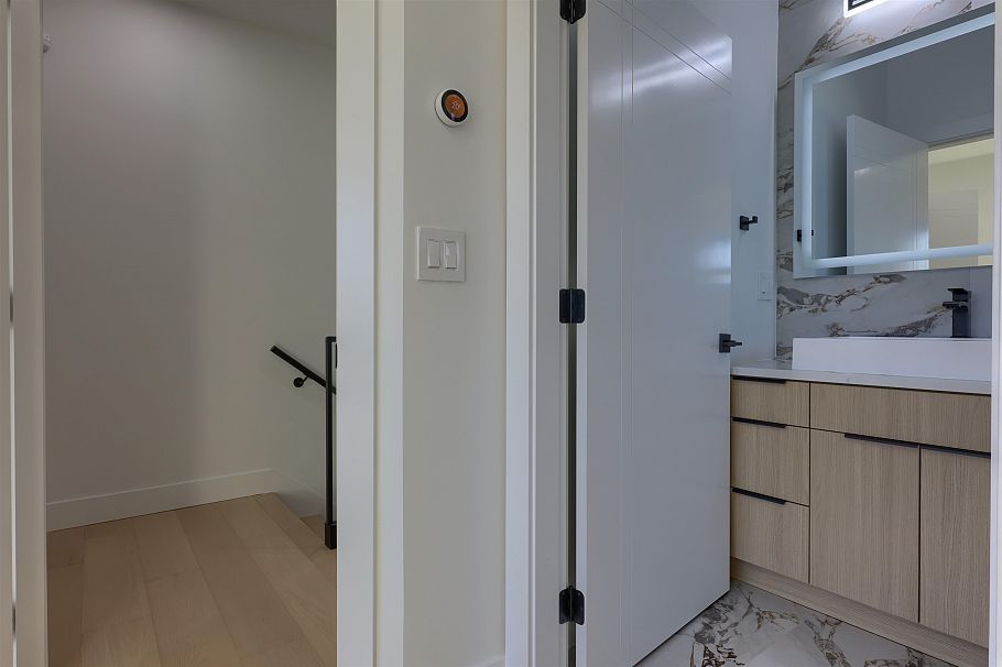 4670 Todd Street Vancouver, BC - 34