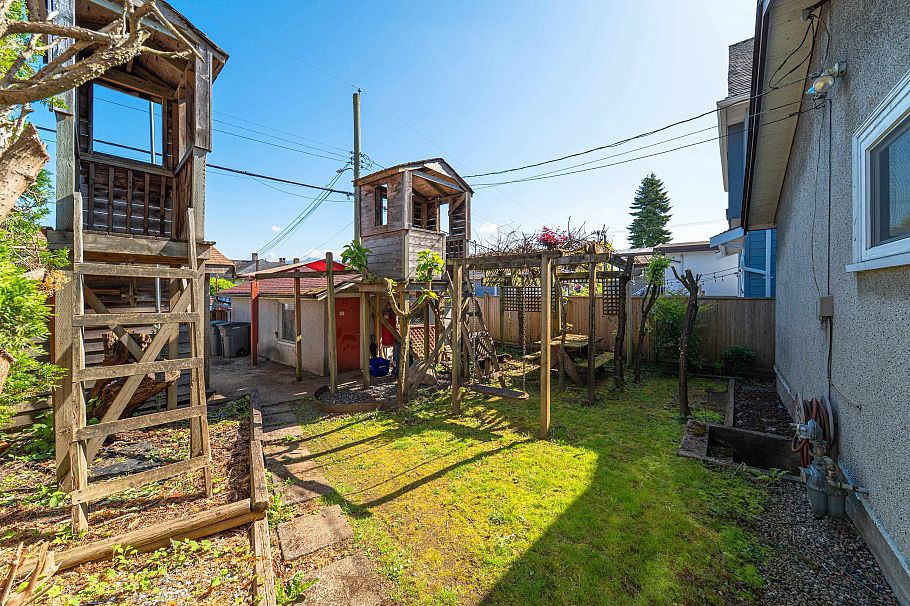 3089 E 1st Avenue Vancouver, BC - 16