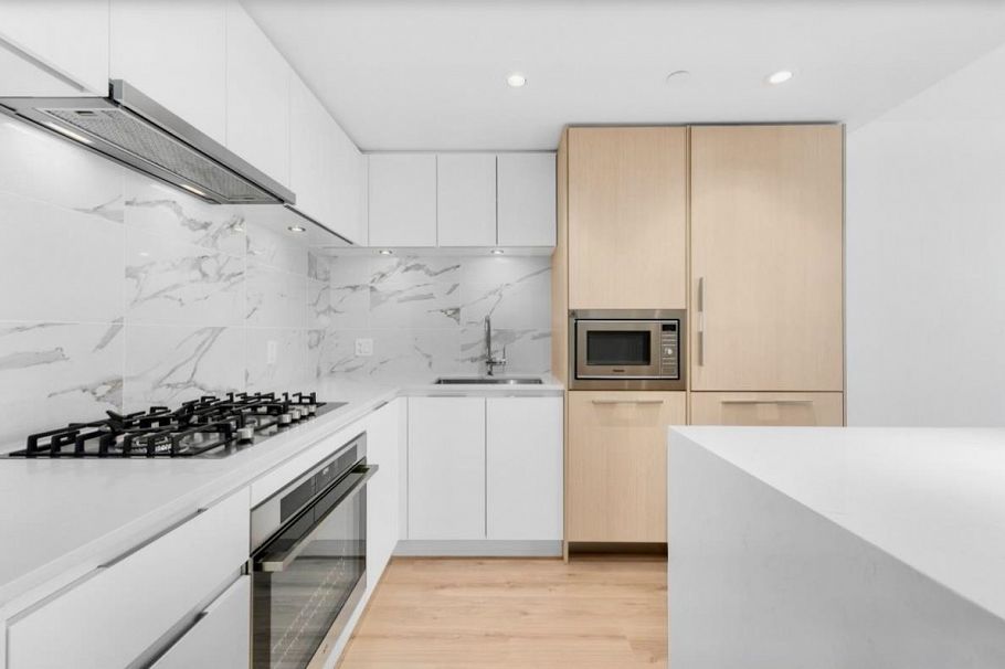 1808 1500 Fern Street North Vancouver, BC - 4