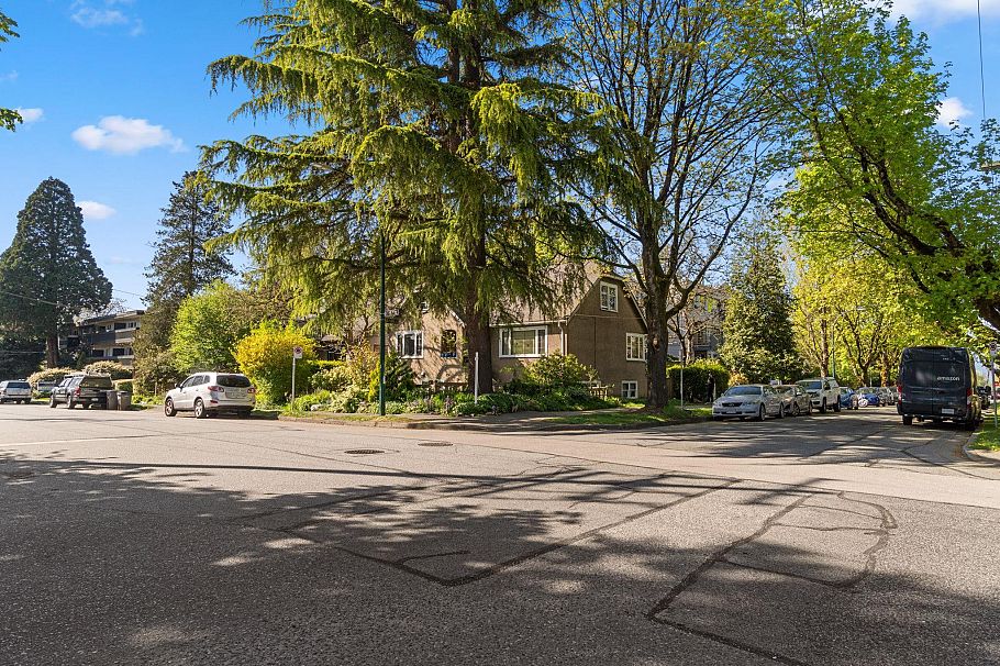 95 E 15th Avenue Vancouver, BC - 30