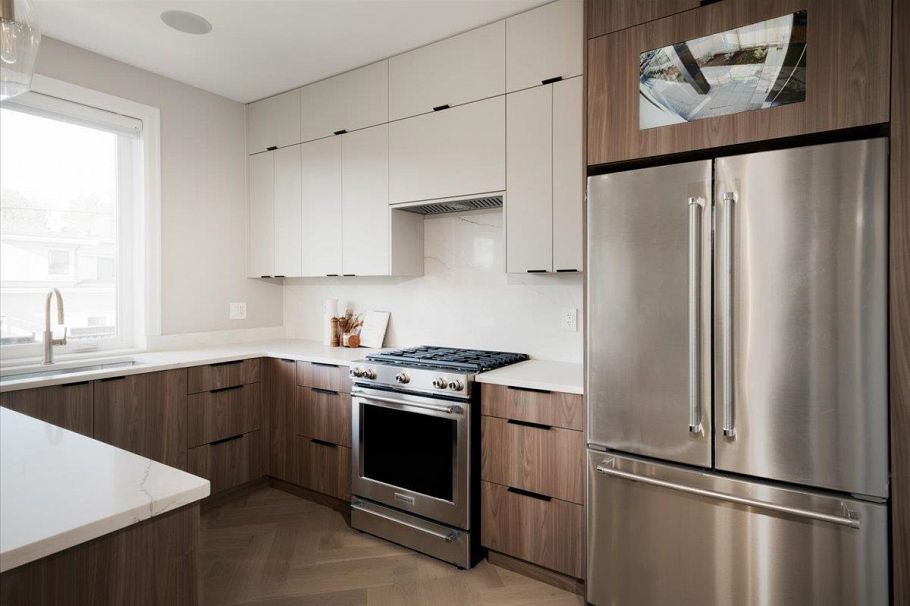 2 6061 Sherbrooke Street Vancouver, BC - 5