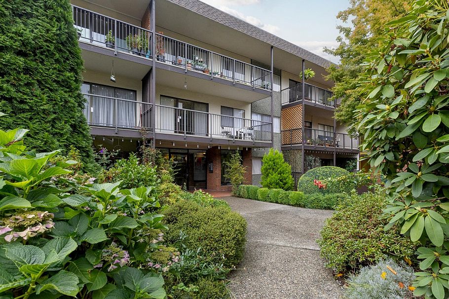 211 155 E 5th Street North Vancouver, BC - 32