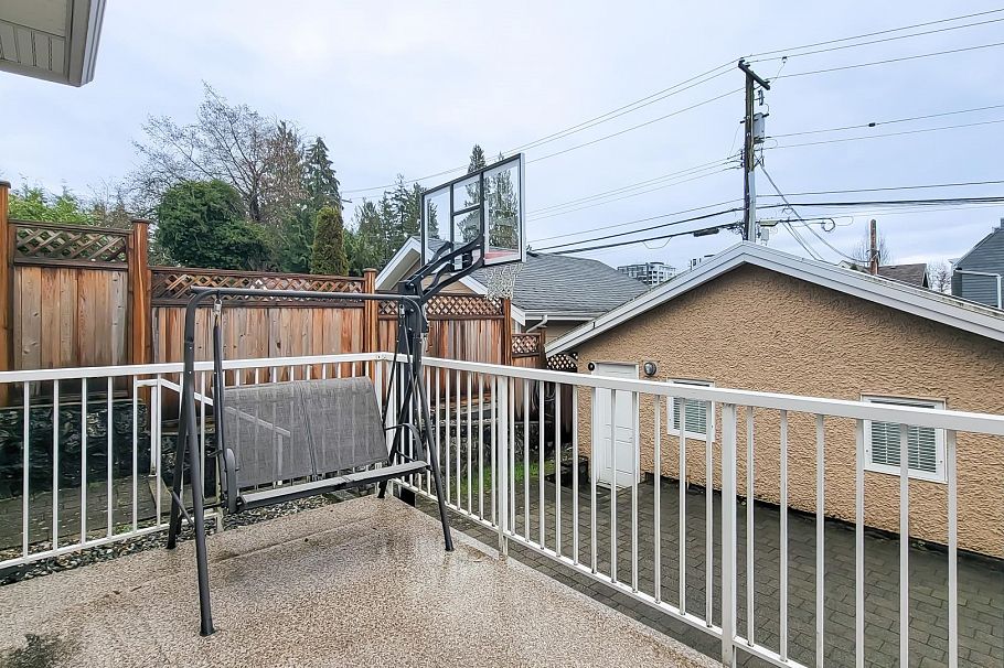 203 E 18th Street North Vancouver, BC - 23