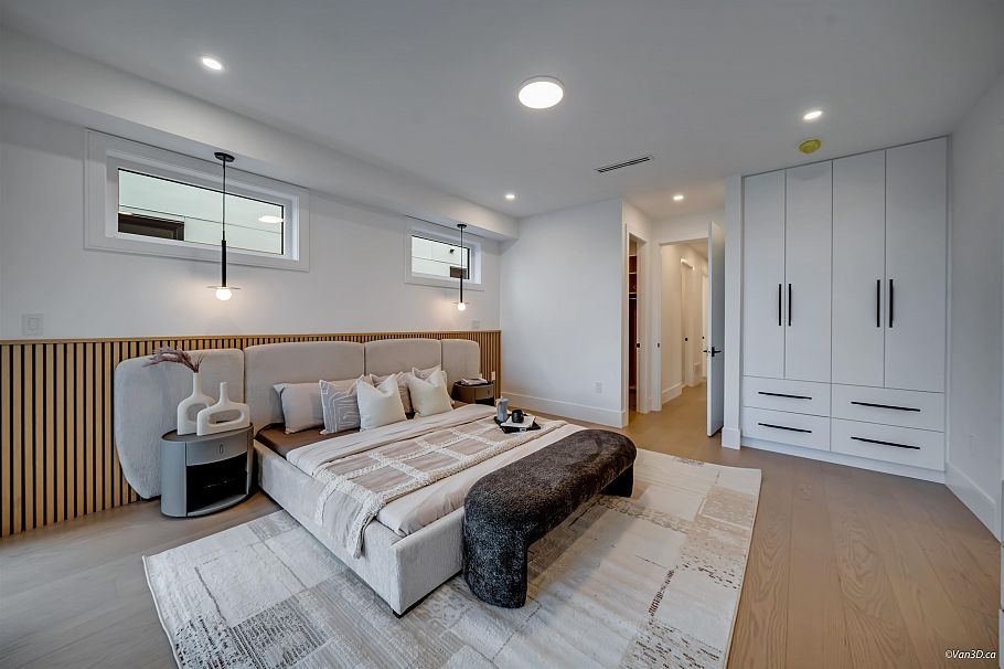 973 Adderley Street North Vancouver, BC - 20