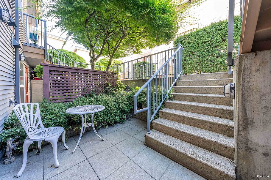 229 E 11th Avenue Vancouver, BC - 2