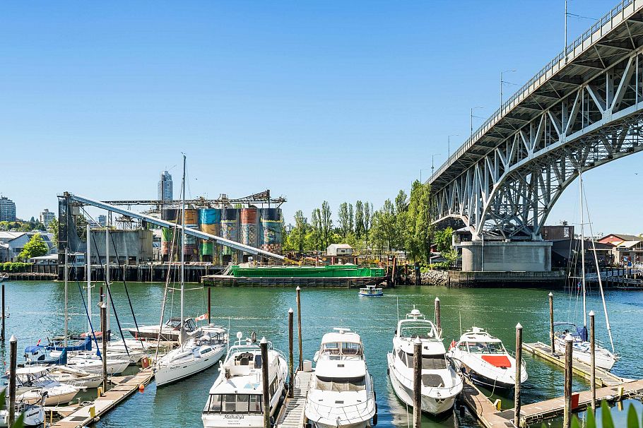 203 628 Kinghorne Mews Vancouver, BC - 16