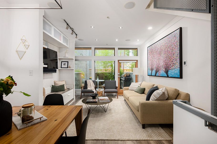 396 E 15th Avenue Vancouver, BC - 3