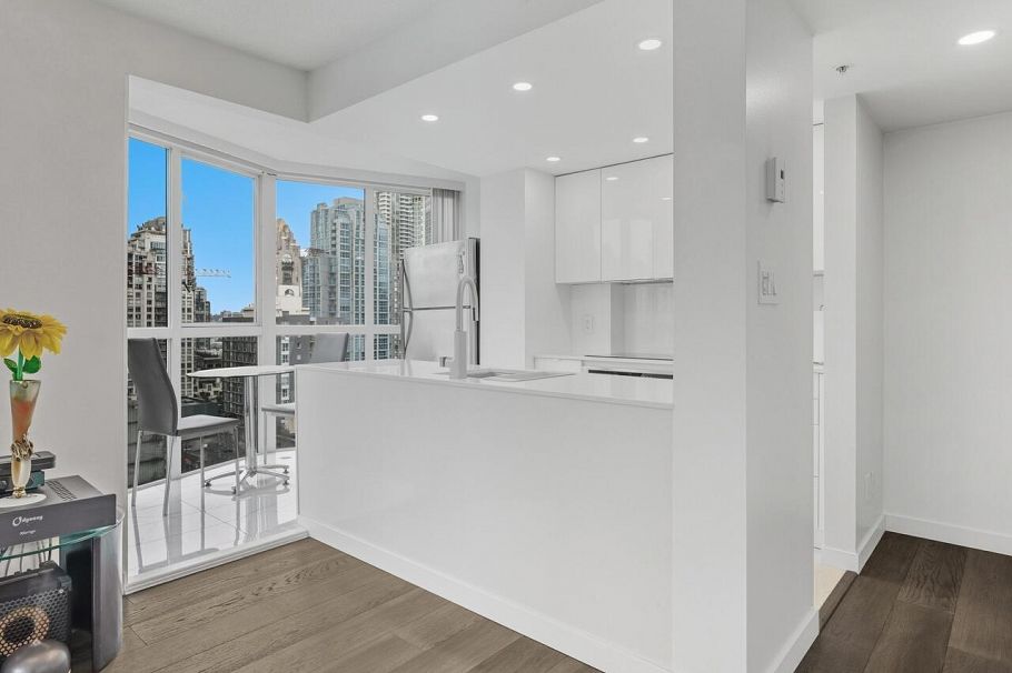 1007 1188 Howe Street Vancouver, BC - 4