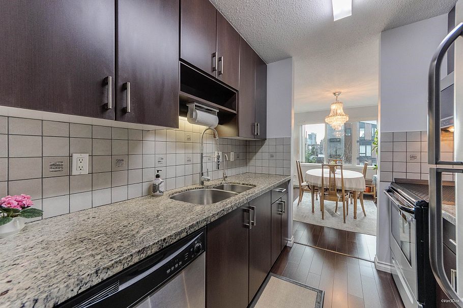 208 156 W 21st Street North Vancouver, BC - 13