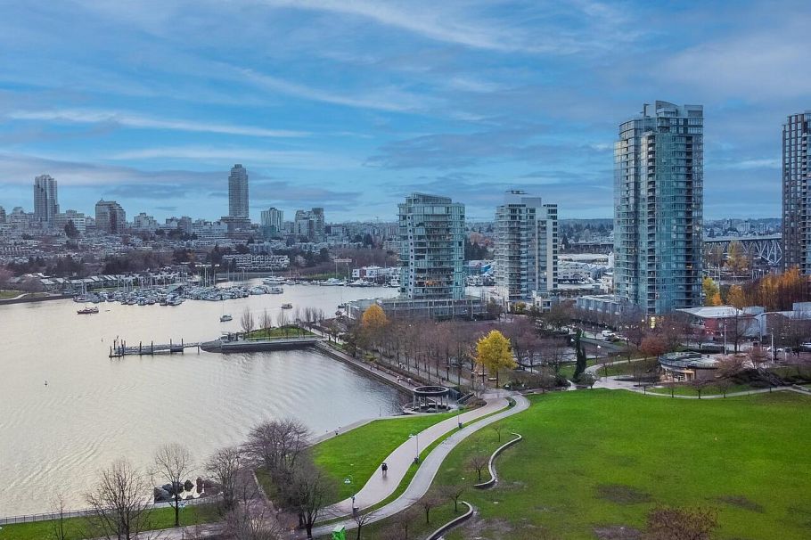 18C 139 Drake Street Vancouver, BC - 18