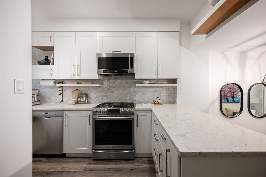 396 E 15th Avenue Vancouver, BC - 6