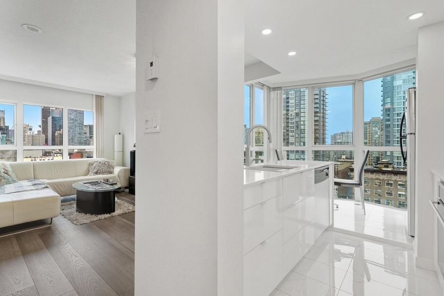 1007 1188 Howe Street Vancouver, BC - 2