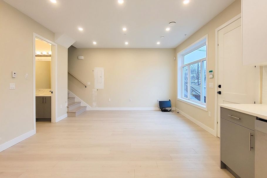 3433 E 23rd Avenue Vancouver, BC - 9