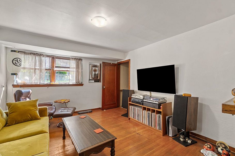 95 E 15th Avenue Vancouver, BC - 10