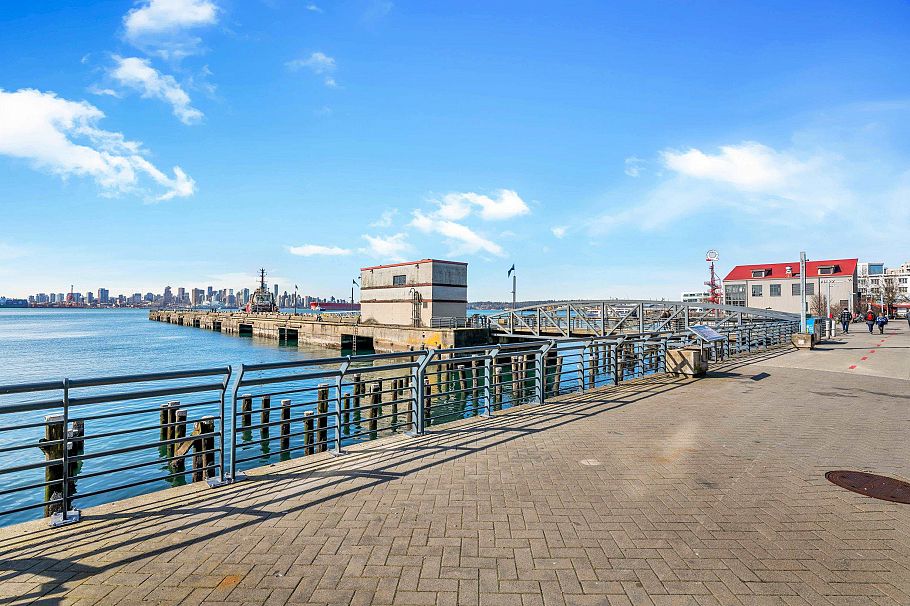 103 185 Victory Ship Way North Vancouver, BC - 17