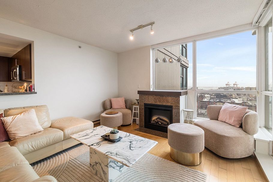 1702 125 Milross Avenue Vancouver, BC - 1