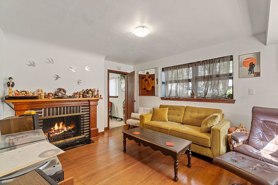 95 E 15th Avenue Vancouver, BC - 11