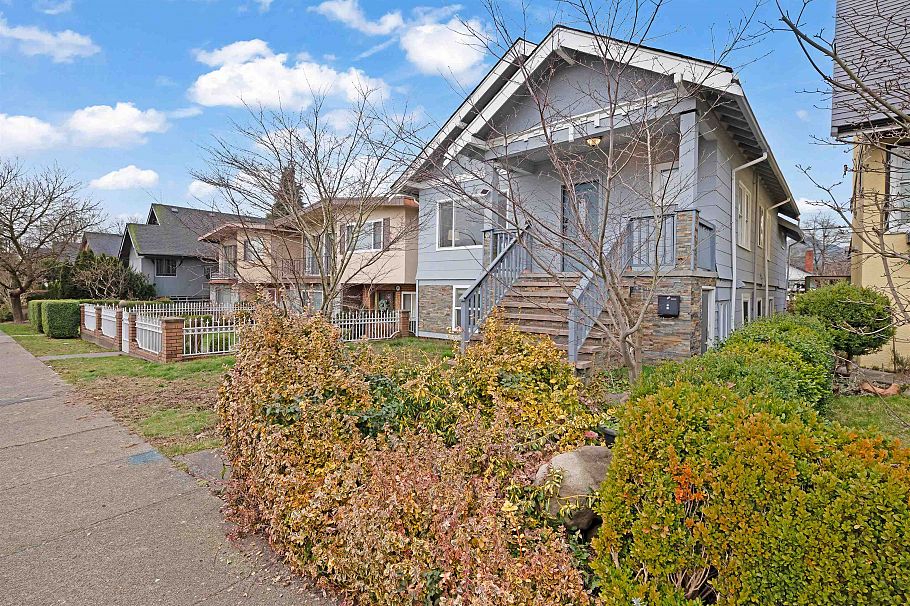 2675 Dundas Street Vancouver, BC - 2