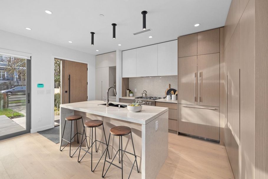 1 435 E 37th Avenue Vancouver, BC - 9