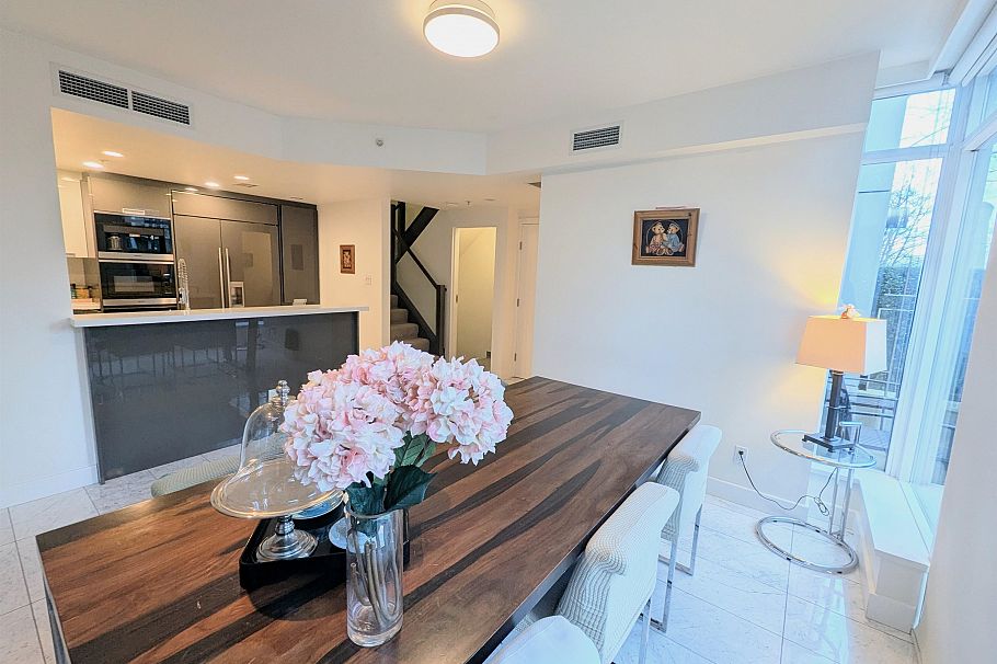 1211 W Cordova Vancouver, BC - 4