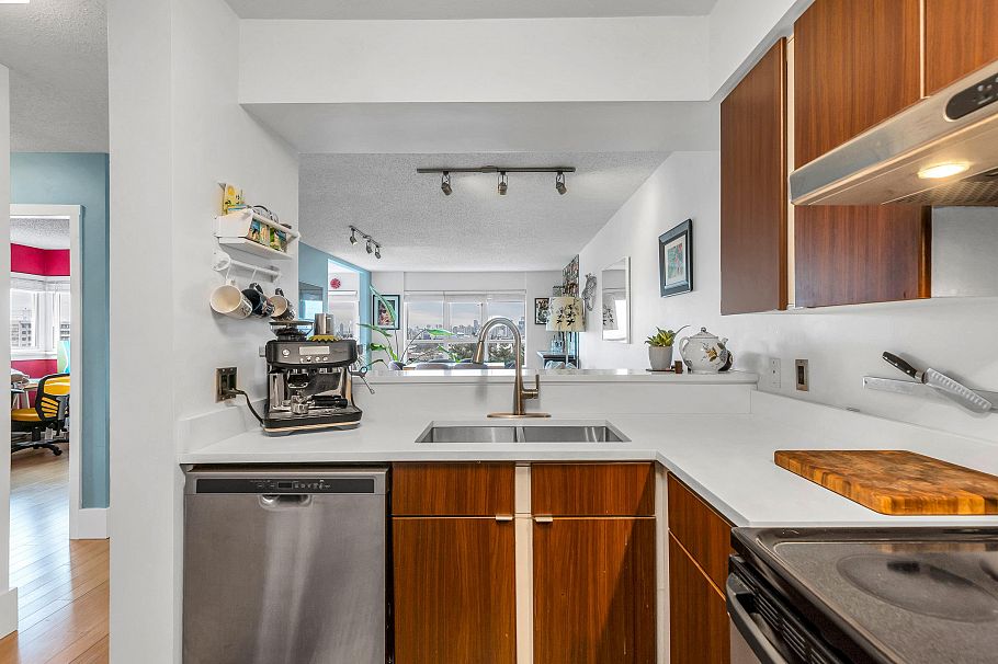 803 1833 Frances Street Vancouver, BC - 4