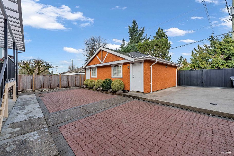 2139 W 22nd Avenue Vancouver, BC - 40