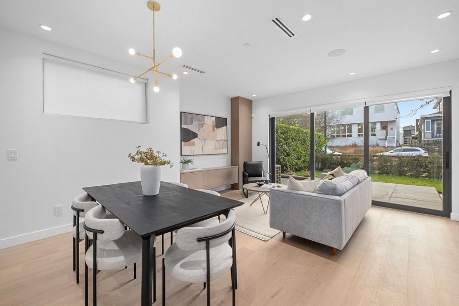 1 435 E 37th Avenue Vancouver, BC - 4