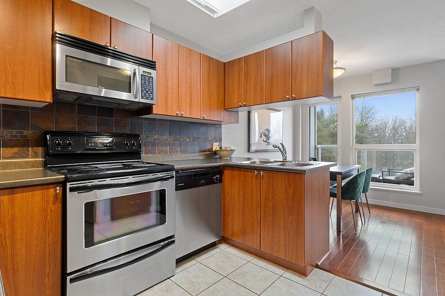 412 2891 E Hastings Street Vancouver, BC - 7