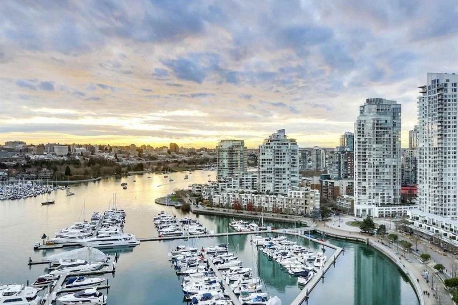 2706 1033 Marinaside Crescent Vancouver, BC - 3