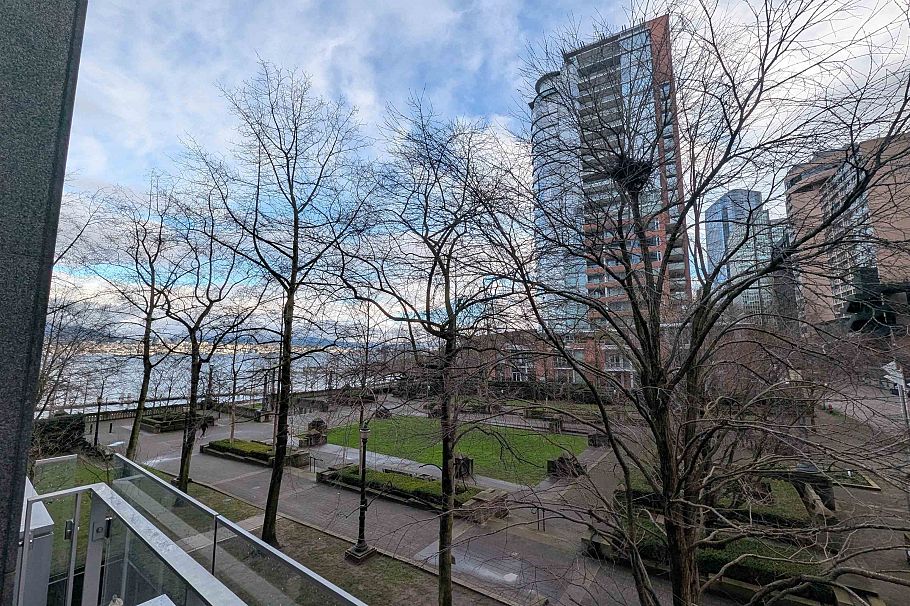 1211 W Cordova Vancouver, BC - 13