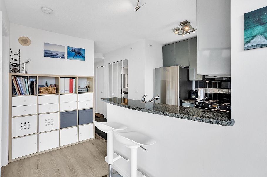 2507 1068 Hornby Street Vancouver, BC - 5