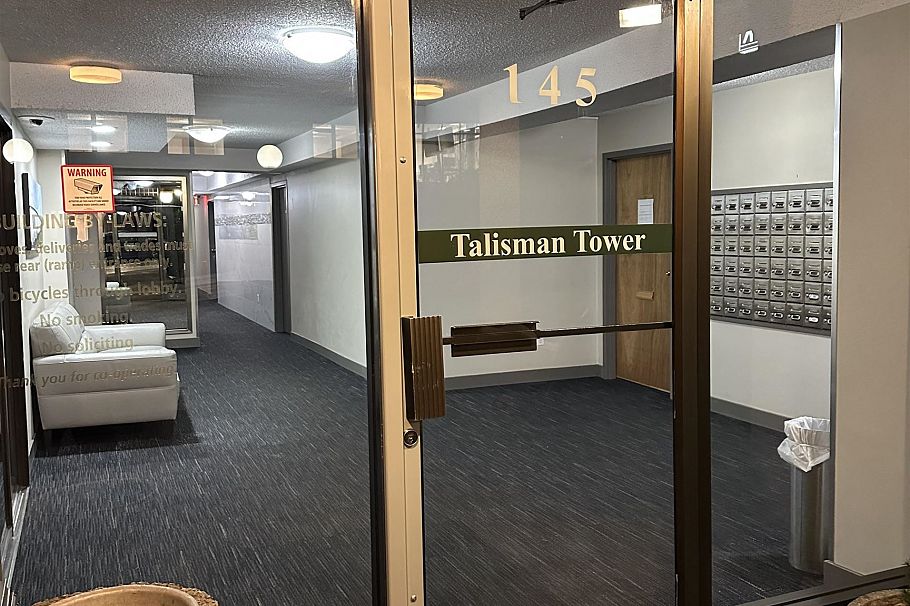 708 145 St. Georges Avenue North Vancouver, BC - 1