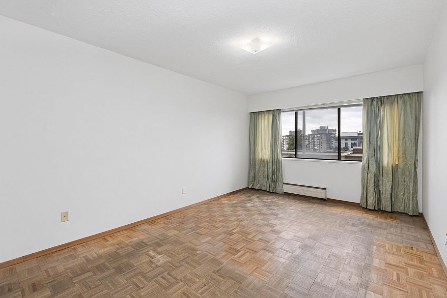 211 155 E 5th Street North Vancouver, BC - 10