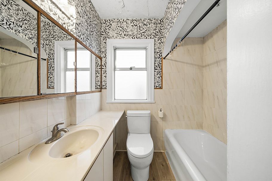 555 W 19th Avenue Vancouver, BC - 20